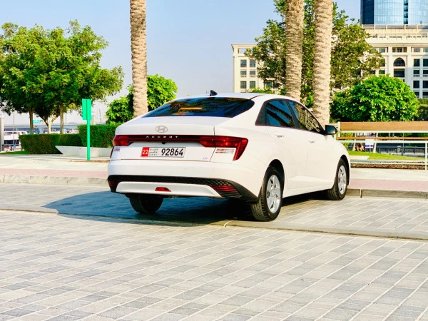  Белый Hyundai Accent Photo 3