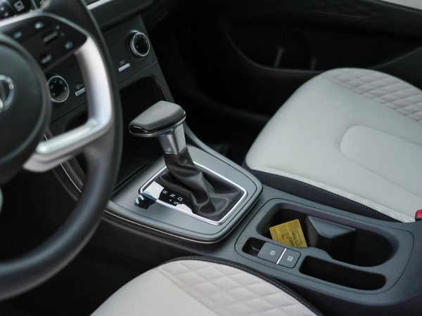  Blanc Hyundai Creta Photo 7