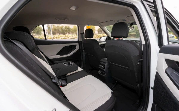 White Hyundai Creta Photo 9