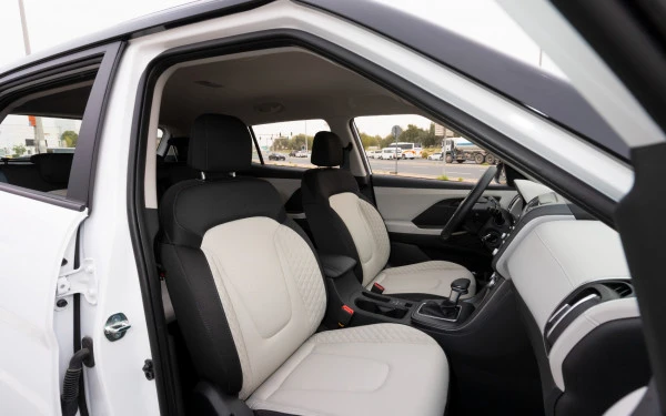  White Hyundai Creta Photo 11