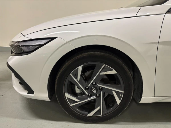  Blanco Hyundai Elantra Photo 2