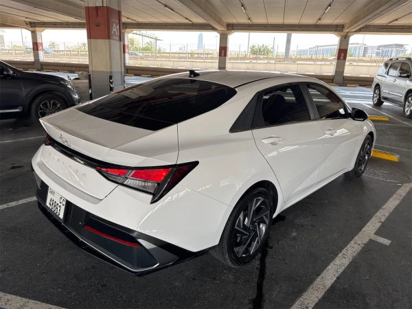  Blanco Hyundai Elantra Photo 5