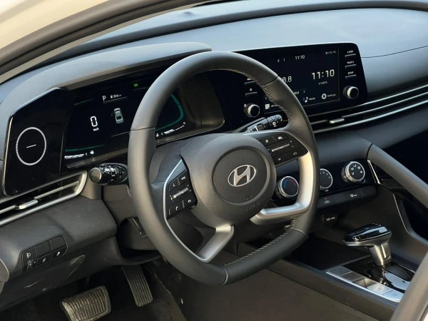  Blanco Hyundai Elantra Photo 6