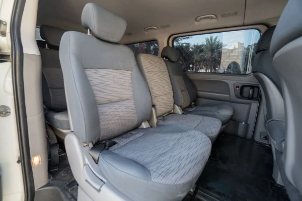  White Hyundai H1 Photo 5