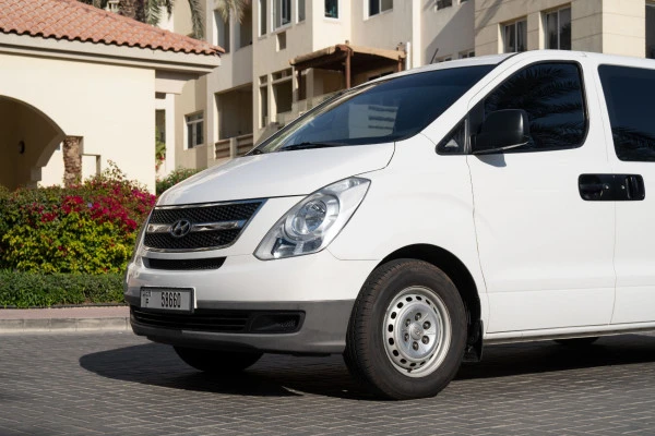  White Hyundai H1 Photo 6