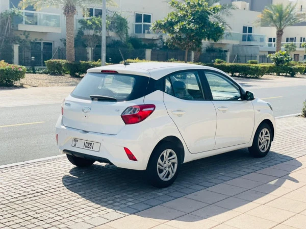  White Hyundai i10 Photo 3
