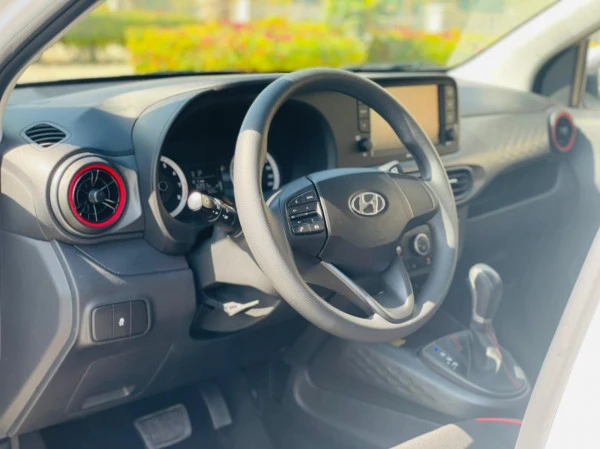  White Hyundai i10 Photo 4