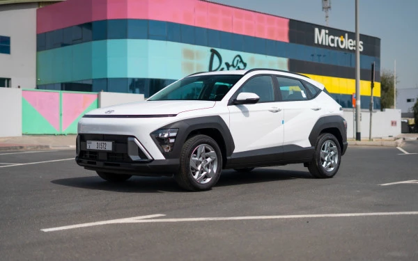  White Hyundai Kona Photo 2