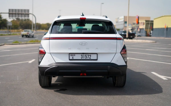  White Hyundai Kona Photo 5