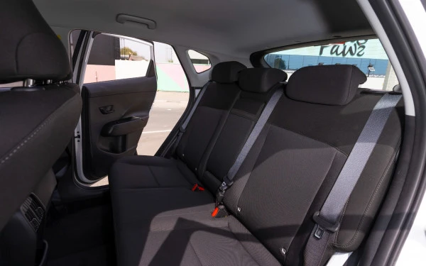  White Hyundai Kona Photo 10