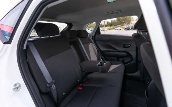  White Hyundai Kona Photo 13