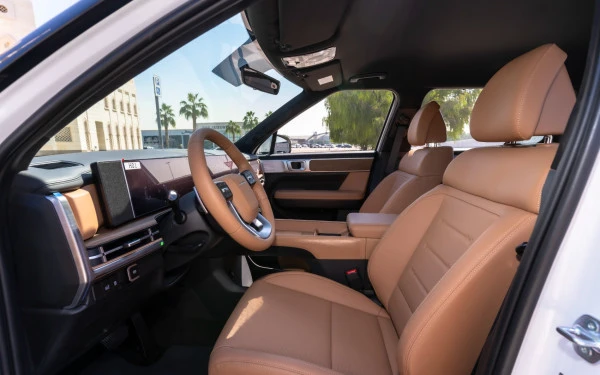  White Hyundai Santa Fe Photo 5