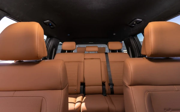  White Hyundai Santa Fe Photo 8