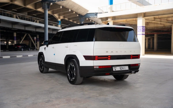  White Hyundai Santa Fe Photo 4