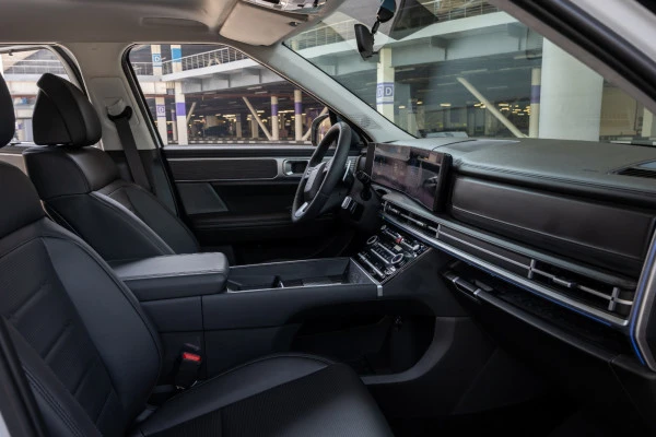  White Hyundai Santa Fe Photo 8