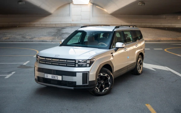  White Hyundai Santa Fe Photo 3