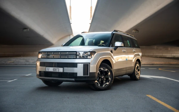  White Hyundai Santa Fe Photo 5