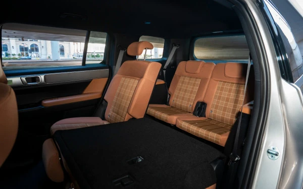  White Hyundai Santa Fe Photo 19