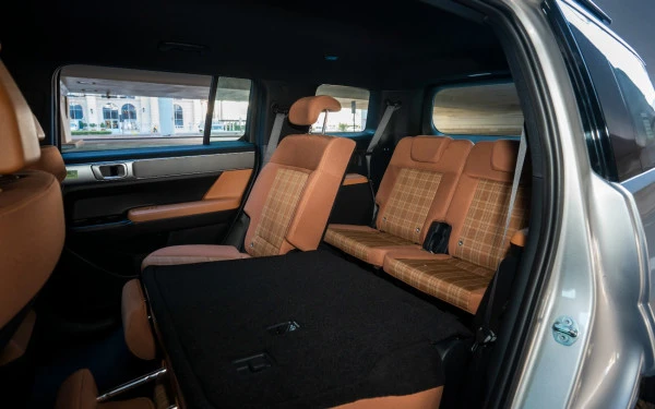  White Hyundai Santa Fe Photo 23