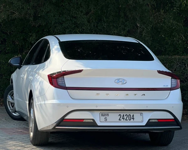  White Hyundai Sonata Photo 3