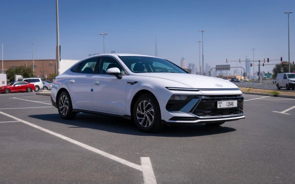  White Hyundai Sonata Photo 2