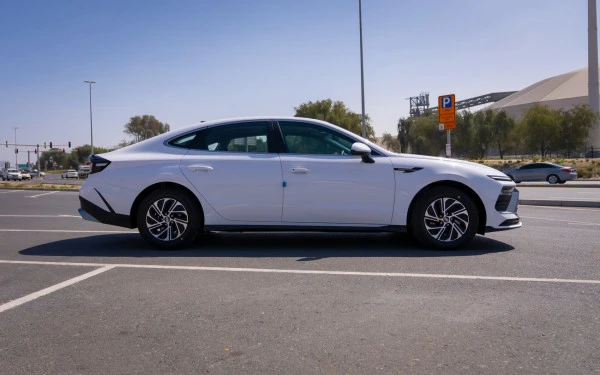  White Hyundai Sonata Photo 3