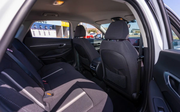  White Hyundai Sonata Photo 11