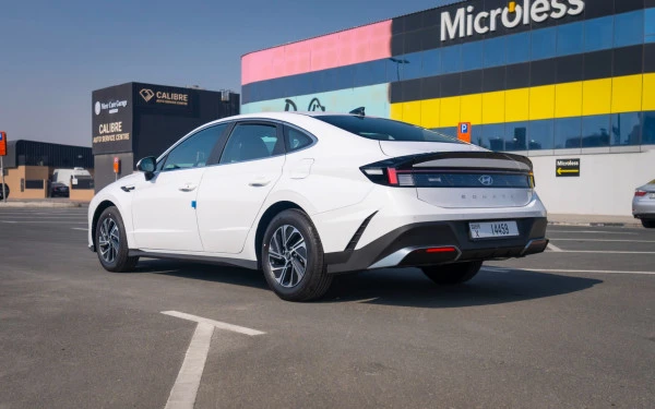  White Hyundai Sonata Photo 5