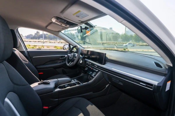  White Hyundai Sonata Photo 9