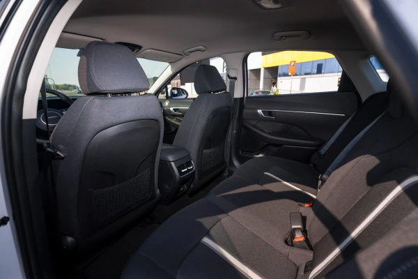  White Hyundai Sonata Photo 10