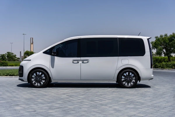  Blanc Hyundai Staria S9 Photo 2