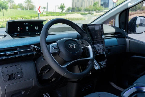  Blanc Hyundai Staria S9 Photo 5