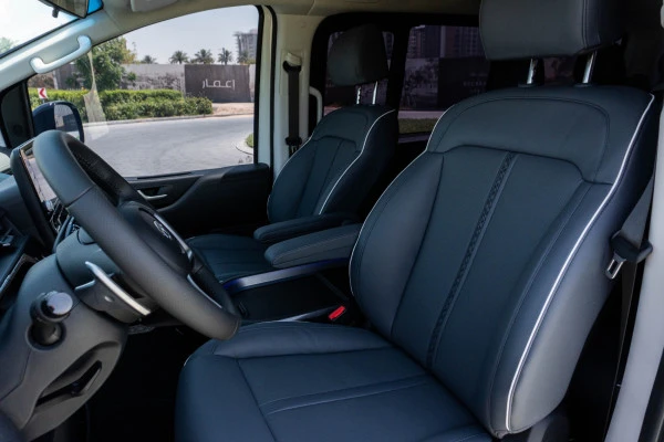  Blanc Hyundai Staria S9 Photo 6