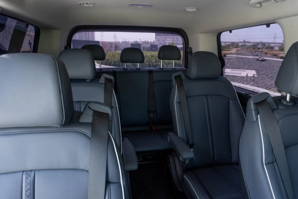  Blanc Hyundai Staria S9 Photo 10