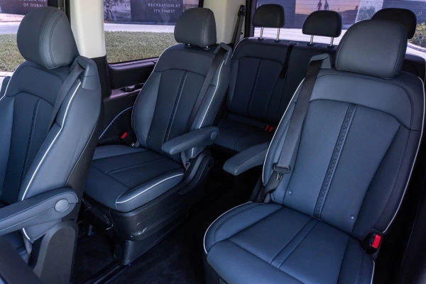  Blanc Hyundai Staria S9 Photo 11