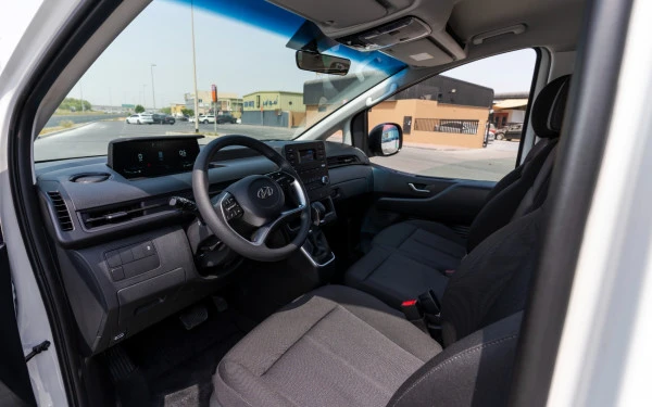  White Hyundai Staria Photo 6