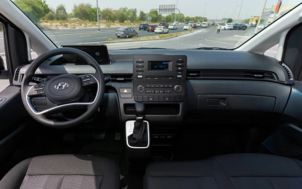  White Hyundai Staria Photo 10