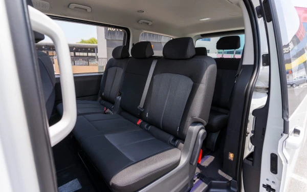  أبيض هيونداي ستاريا Photo 7