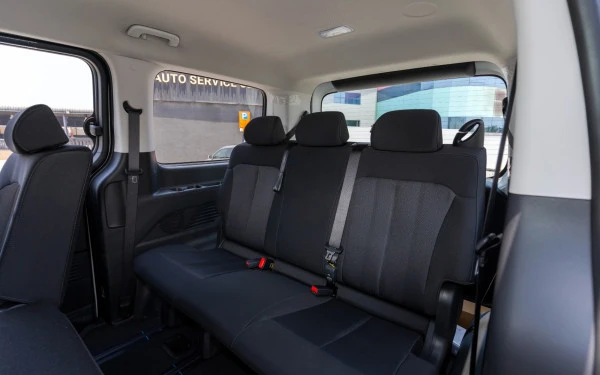  أبيض هيونداي ستاريا Photo 8