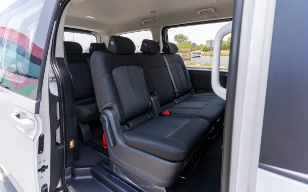  أبيض هيونداي ستاريا Photo 9