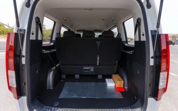  أبيض هيونداي ستاريا Photo 12