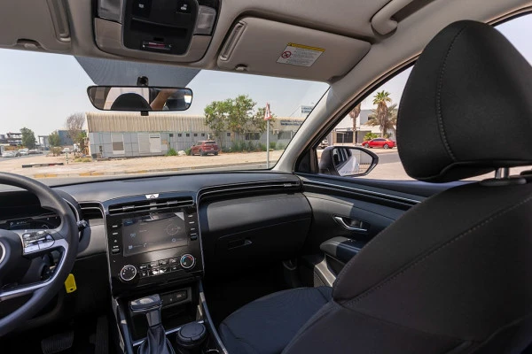  White Hyundai Tucson Photo 13