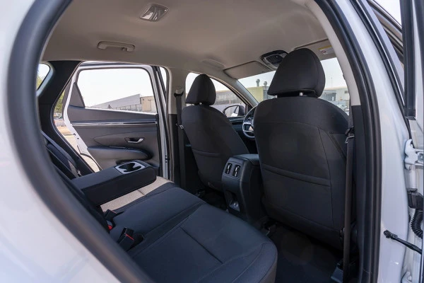  White Hyundai Tucson Photo 14