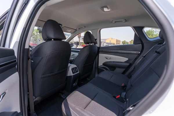  White Hyundai Tucson Photo 11