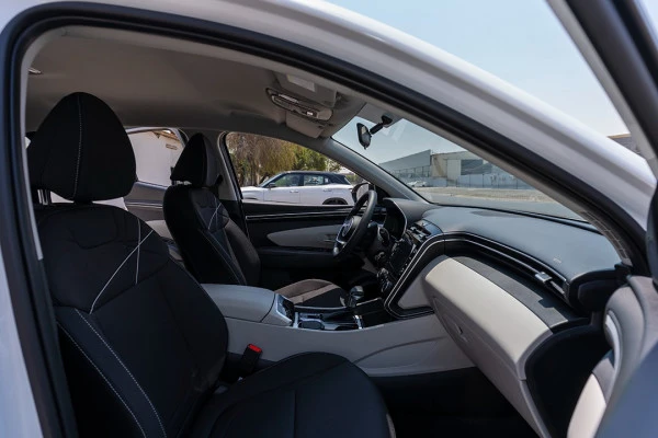  White Hyundai Tucson Photo 12