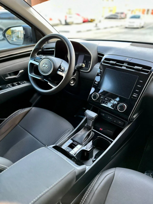  White Hyundai Tucson Photo 3