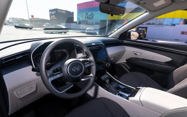  White Hyundai Tucson Photo 6