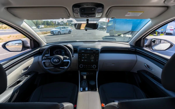  White Hyundai Tucson Photo 10