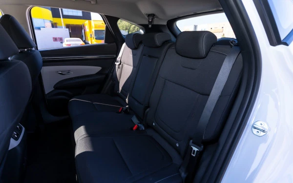  White Hyundai Tucson Photo 11