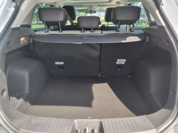  White JAC JS4 Photo 8